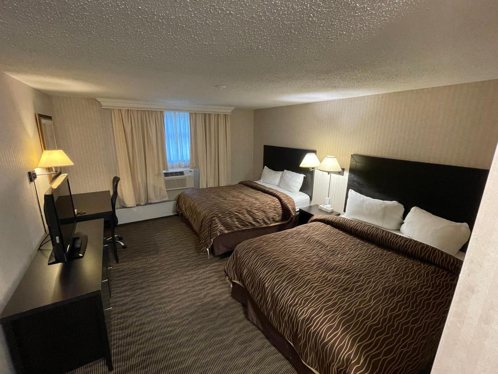 Almac Hotel Lac La Biche Exterior photo